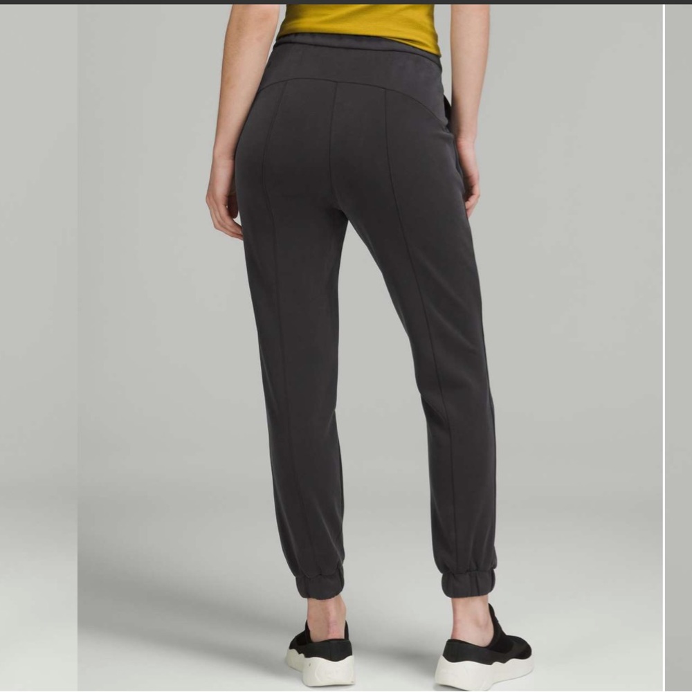 Lululemon Softstreme Relaxed High-Rise Pant NWT Sz 10 in Black